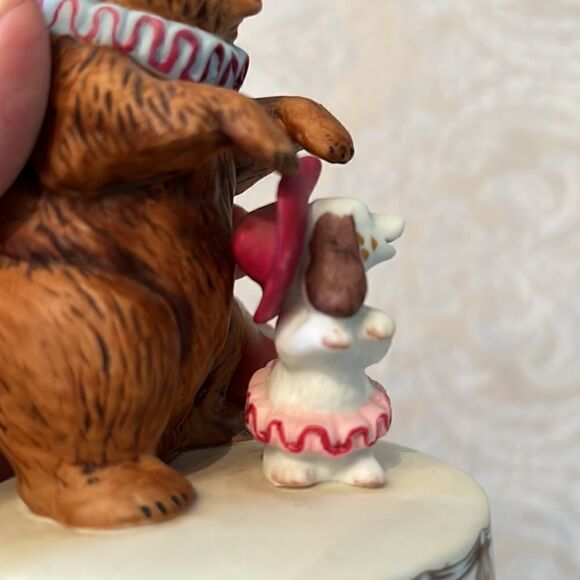 Vintage 1983 Wallace Berrie Circus Royale #9611 Bear with Dog EVC - Picture 10 of 12